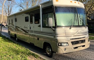 2003 Winnebago Adventurer 38G