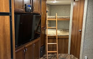 2017 Prime Time RV Avenger ATI 27DBS
