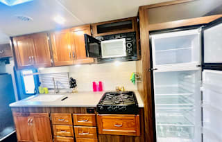2020 CONVENIENT & EASY TO DRIVE WINNEBAGO CLASS C