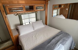 Class A Gulf Stream Sun Voyager - 32'