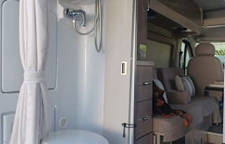 2022 CONVENIENT & EASY TO DRIVE RV!!  SCOPE 18M