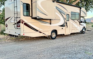 2018 Thor Motor Coach Quantum RW28