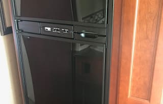 2013 Winnebago Vista 26 foot Class A Motorhome with one slideout