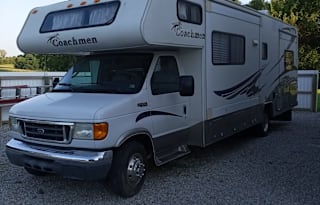 2005 Coachmen RV Leprechaun E-450