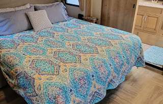 Family Fun Coach-MN-Bring Fido -2Bath! - 2019