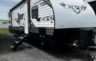 Ellie- 2023 Forest River RV EVO Lite 2750QBX