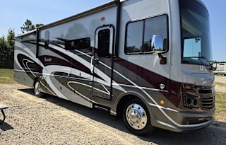 2022 Fleetwood RV Bounder 35K