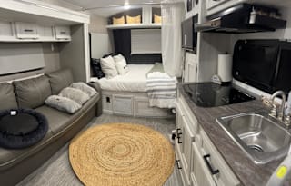 Well Kept Cozy Camper