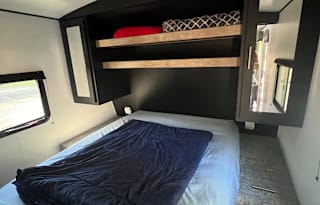 2022 Springdale 28ft Bunkhouse - Solar/Inverter