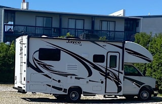 M.J., 2021 Jayco Redhawk SE 22C