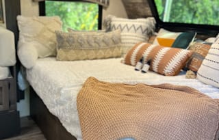 2022 Venture RV Sonic