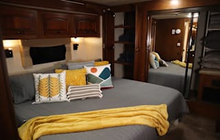 2012 Coachmen King Suite w Bunk Beds Sportscoach