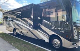 2020 Thor Motor Coach Miramar 35.2