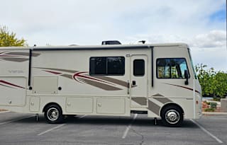 Winnebago Vista Luxury Class A meet "Lucky Lady"