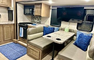 GLAMPING ALERT! Beautiful 2021 Forest River RV