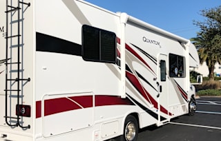 2021 Thor Motor Coach Quantum SE SE28 Ford