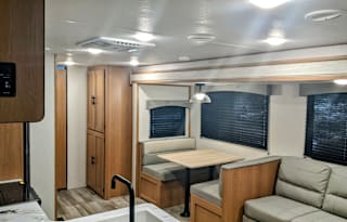 Clean 2022 Camper W/ Queen Room and Bunk Room