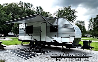 (Unit 11) 2022 2-3 Person Light Weight Trailer