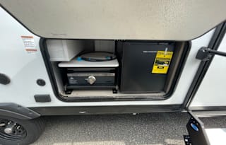 Pet Friendly Luxury Family Retreat on Wheels
