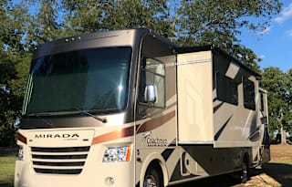 Glory Bound Adventure Coach *2 BATHROOMS*