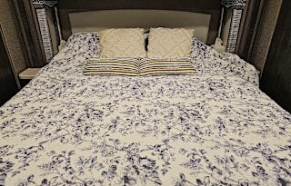Sakari &Sunnys smooth pet friendly Super C Rental
