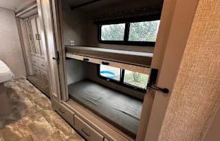 Woody's 2022 Thor Motor Coach Windsport 34J
