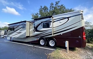 2012 Tiffin Phaeton HAL724