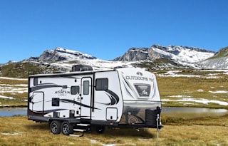 2018 outdoors RV creek side double bunk 4 season!
