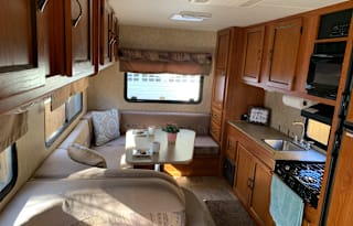 2010 Coachmen RV Freelander Dreamer Series 23DD