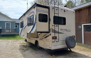 Shirley's SS Minnow Class C Thor Freedom Elite