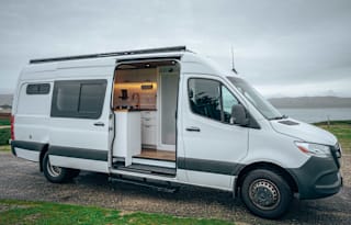 Scenic Vans' "The Mammoth" - Unlimited Mileage (3)