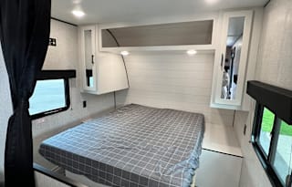 2024 Jay Flight | Sleeps 10 | Delivery Available