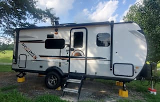 21 foot travel trailer, great for off grid camping