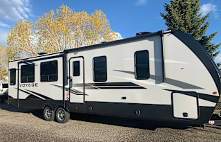 2021 Winnebago 3235RL