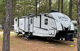 2022 CrossRoads RV Sunset Trail SS331BH