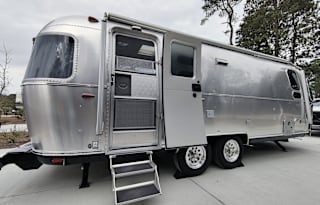 2021 Airstream RV Globetrotter 25FB Twin