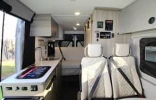 2021 winnebago solis 59p