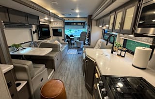 Newer $250K 2024 Thor Motor Coach! HAS EVERYTHING!