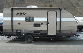 NEW MODERN  2018 ULTIMATE HOME AWAY FROM HOME- FOREST RIVER WILDWOOD FSX 197BH 3