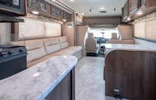 NEW 32' Bunkhouse sleeps 10