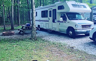 Nico's Cute-N-Cozy RV Dogs and Kid friendly!