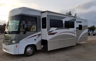 A Beautiful Cozy Motorhome for the Family