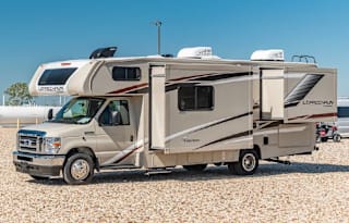 2022 EASY TO DRIVE Leprechaun Premier 28ft WIFI