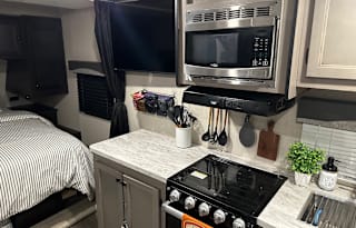 A&A's cozy couple camper