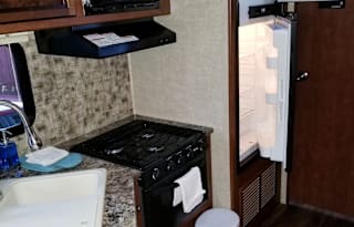 "Seasprite" Fully Stocked Camper for 2!!