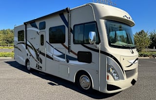 2016 Thor Motor Coach ACE 29.2 - SLEEPS 8