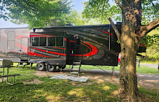 Toy Hauler with all the extras!