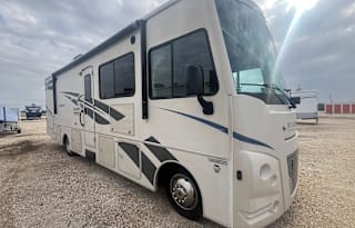 Get Out of Town 2018 Winnebago Sunstar 31BE