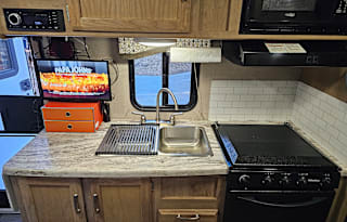 2019 21ft Winnebago with Bunks!