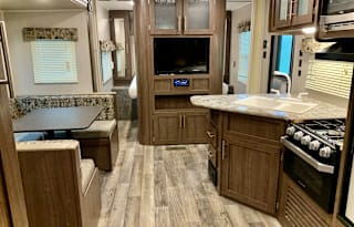 2019 Keystone Bunkhouse Sleeps 8! Family Friendly!